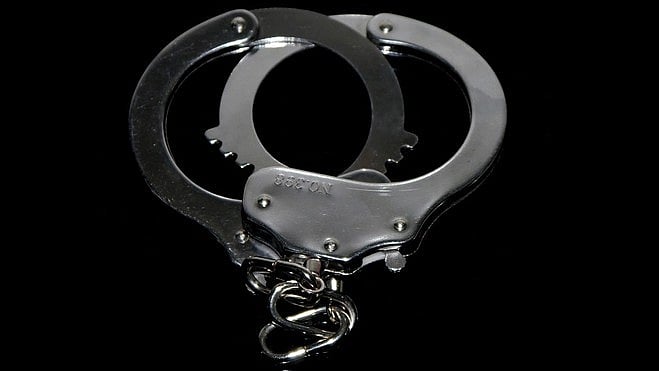 Mumbai Crime News: English Teacher Arrested For Sexually Assaulting 16-Year-Old Student; Confesses Love, Grooming via Gifts & Hotels 