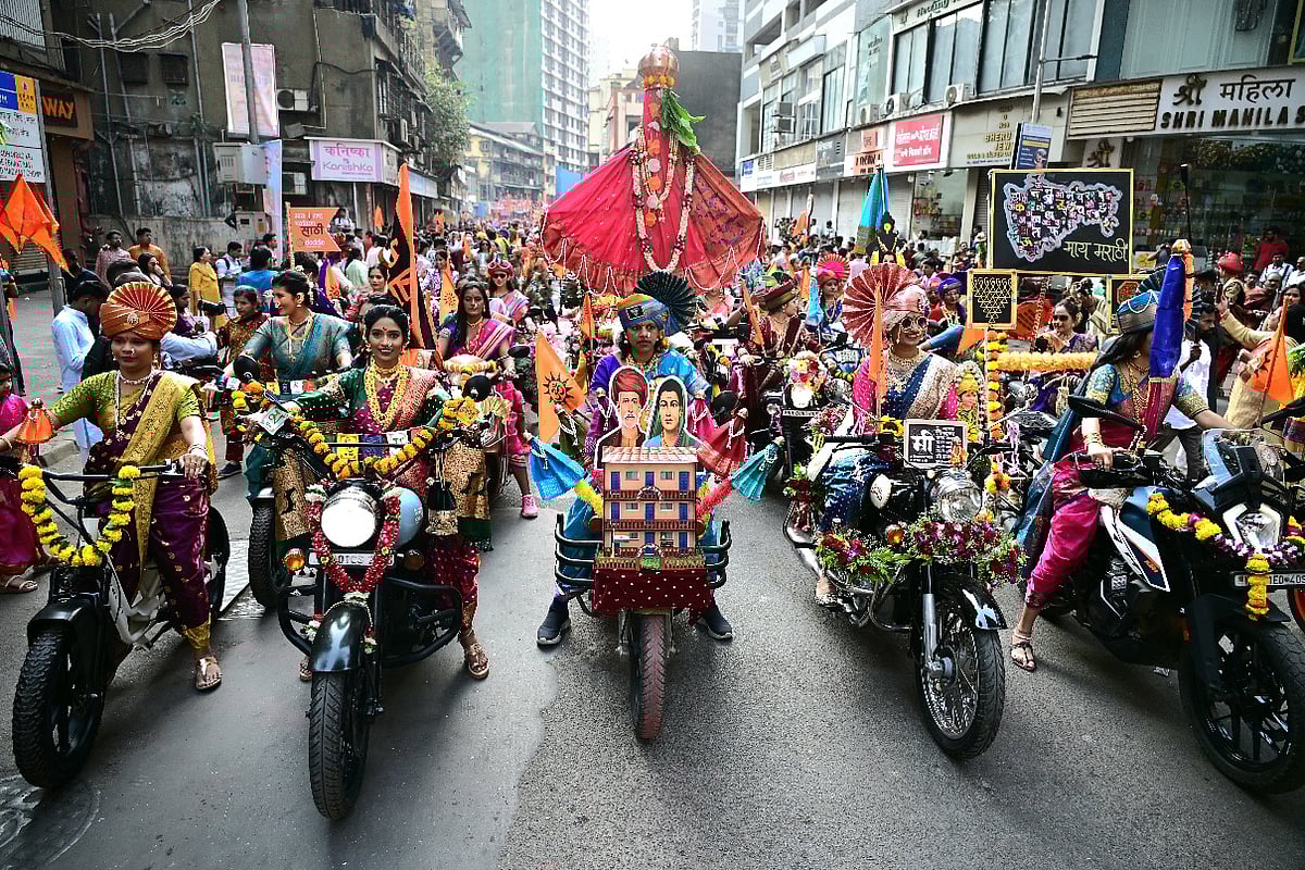 Thousands in traditional attire join Girgaon’s Gudi Padwa procession, performing vibrant ringan celebrations.