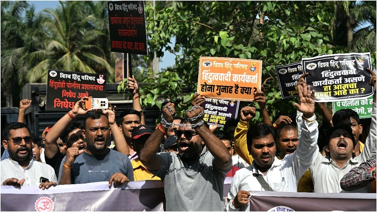 VHP, Bajrang Dal members march to Mumbai Police HQ demanding action against Wadala cops