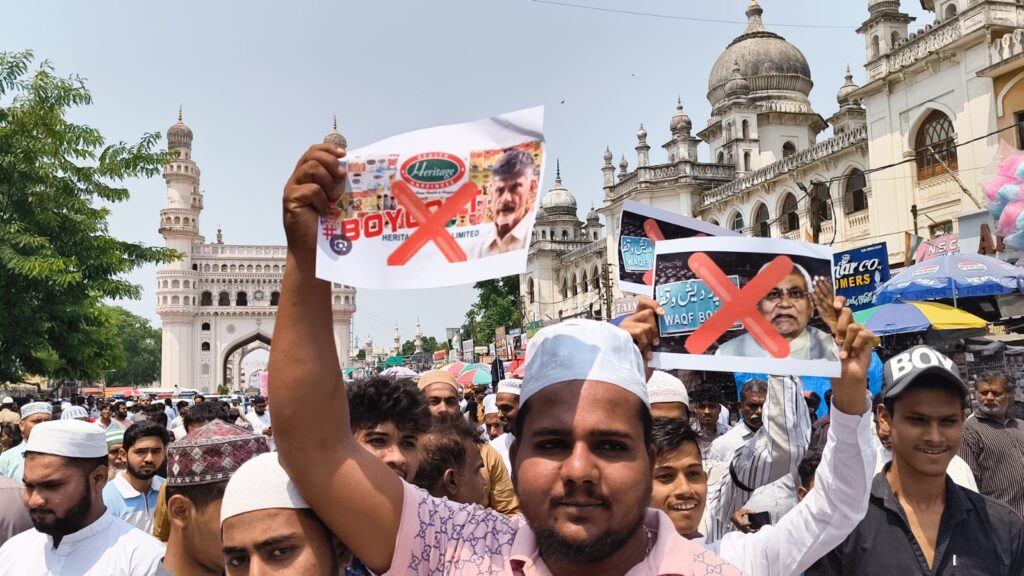 Protest against Waqf Act at Makkah Masjid