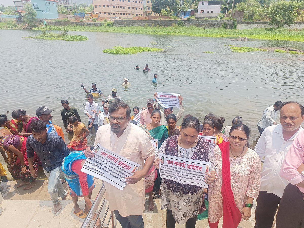 Pen Taluka Stage 'Jal Samadhi' Protest