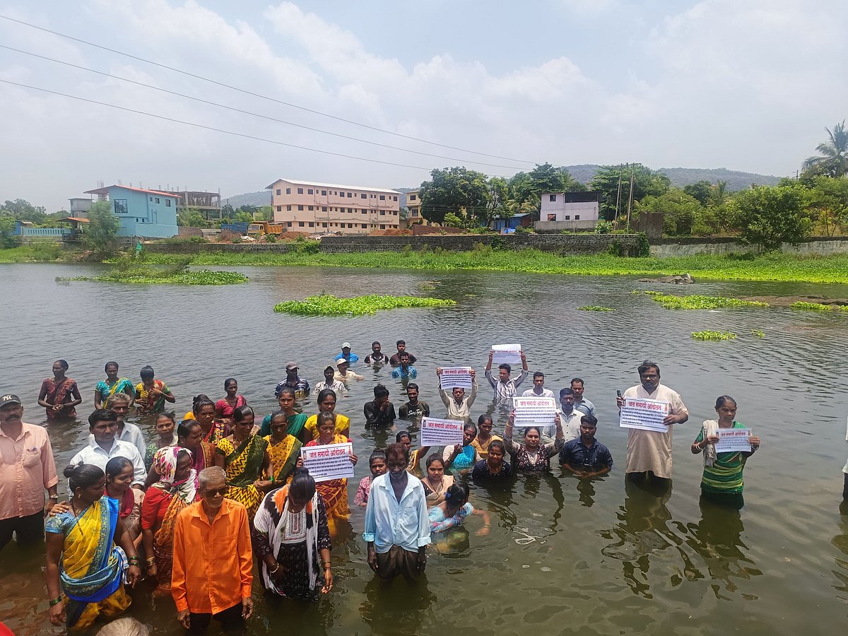 Pen Taluka Stage 'Jal Samadhi' Protest