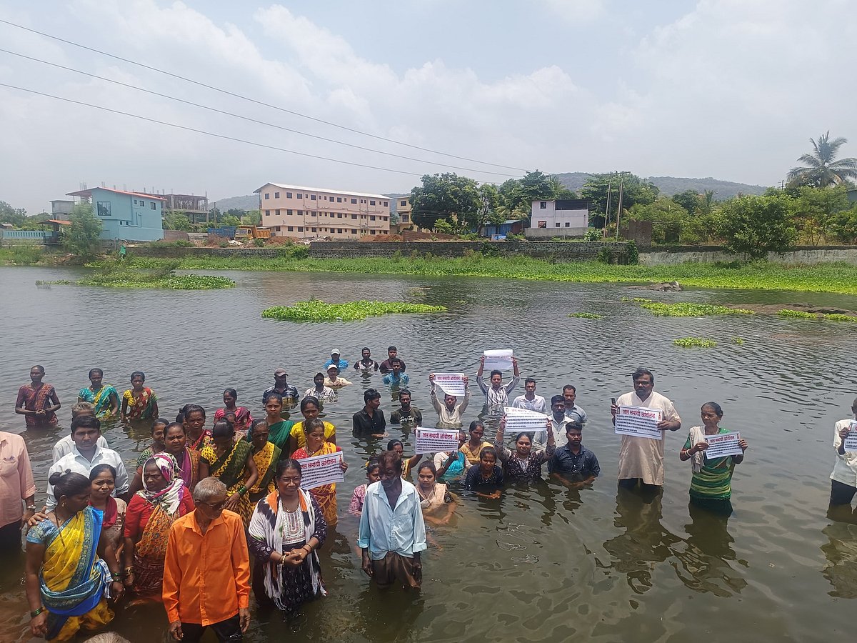 Pen Taluka Stage 'Jal Samadhi' Protest