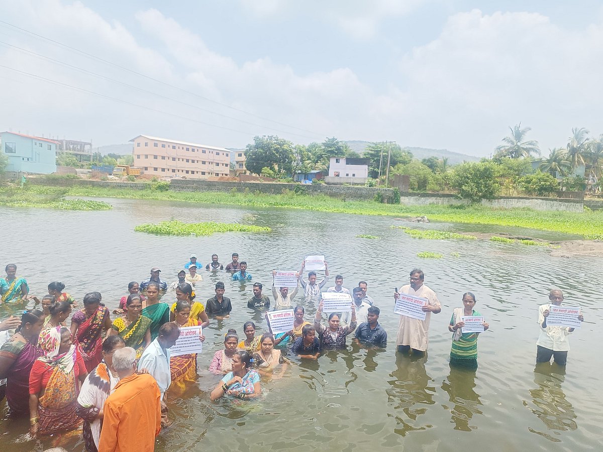 Pen Taluka Stage 'Jal Samadhi' Protest