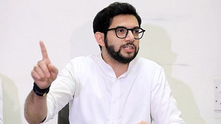 Aaditya Thackeray Blames Ashwini Vaishnaw Over Thane Local Train Accident; Calls Him 'Reel Minister'