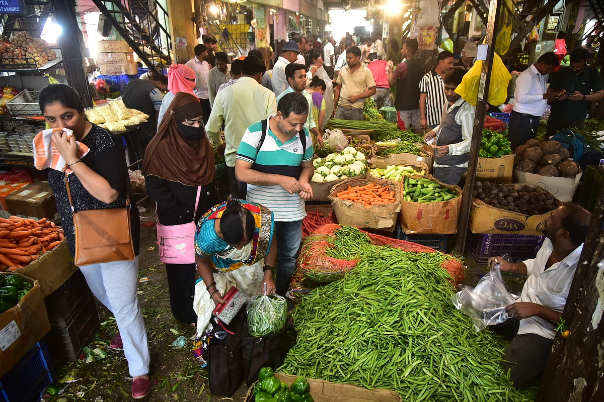  APMC Sees Sharp Spike In Cluster Beans, Tomato Prices