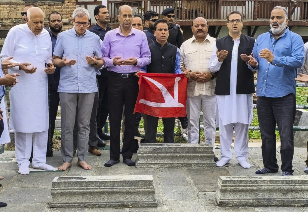 Omar and NC leaders offer tributes to martyrs in Srinagar