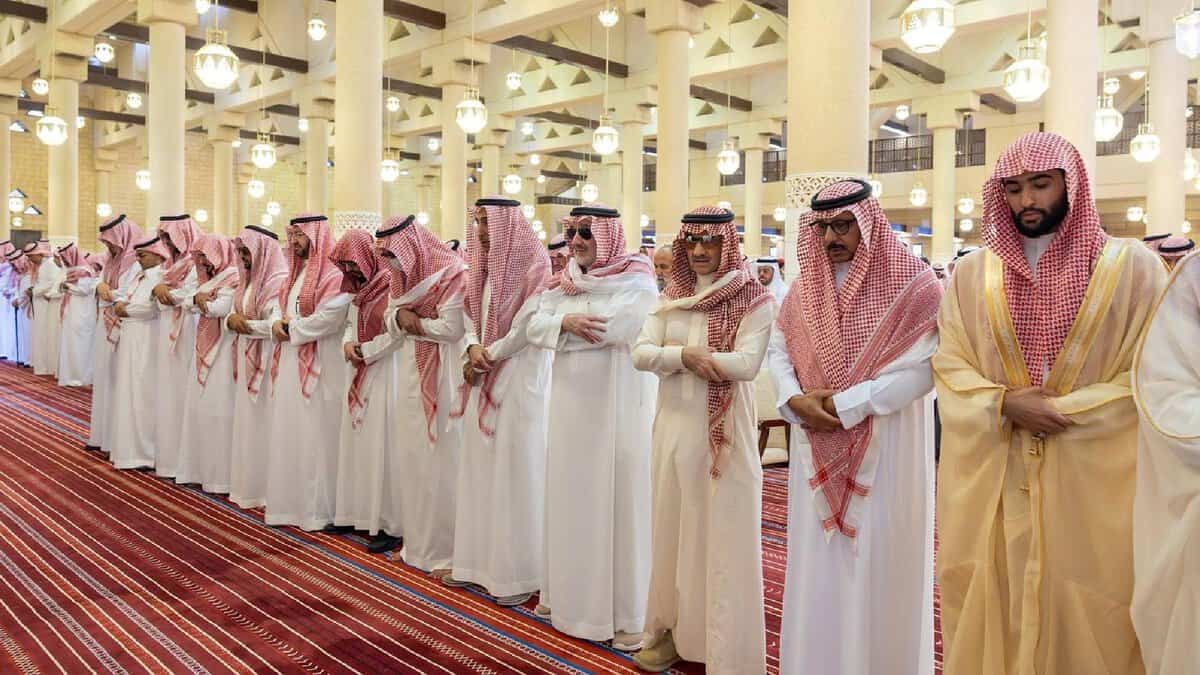 Prince Khaled bin Talal, along with his sons and Prince Al-Waleed bin Talal, seen among worshippers during the funeral prayer at Imam Turki bin Abdullah Mosque in Riyadh.