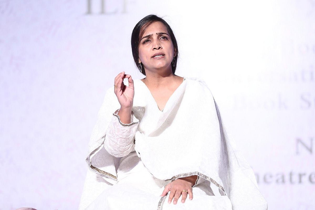  Poonam Girdhani turns narrator for Dastan Raja Vikram Ke Ishq Ki & Dastan-E-Kabir