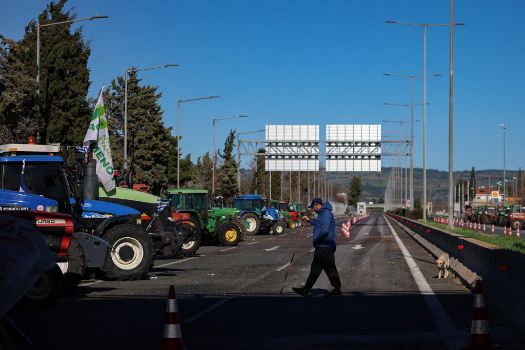 Greek farmers block highways for 48 hours, shunning government proposals
