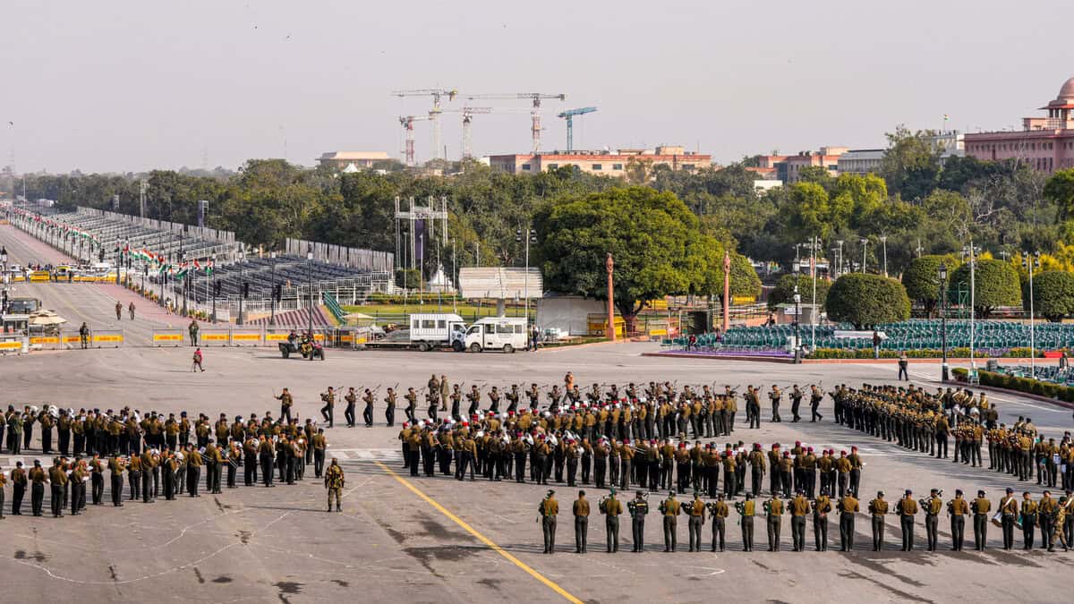 Indian Army band performs during rehearsal for the Beating Retreat ceremony at Vijay Chowk, in New Delhi (Source PTI)