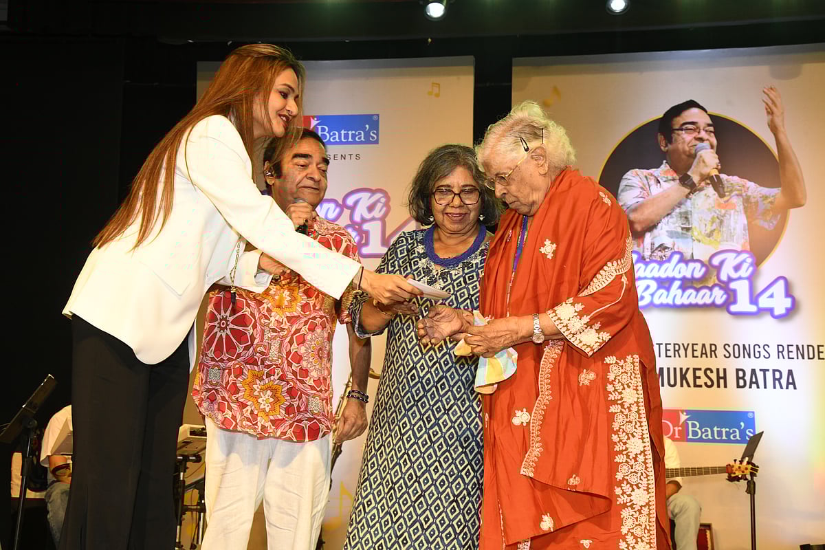 Actress Madhoo, Padma Shri Dr. Mukesh Batra, with women of Shepherd Widows' Homes