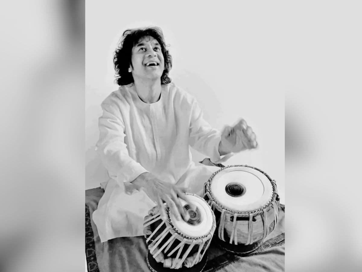 Tabla maestro Zakir Hussain in San Francisco ICU with heart problems