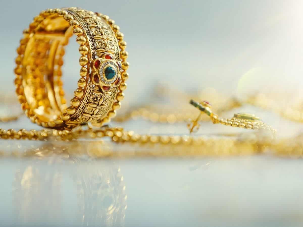 Gold falls Rs 200 to Rs 79,100 per 10 gm; silver rises Rs 500