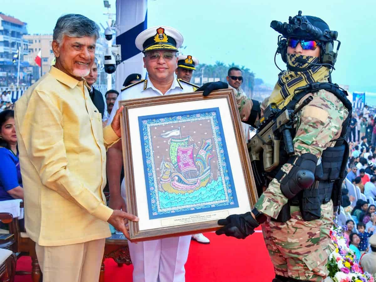 Visakhapatnam: Andhra Pradesh Chief Minister N Chandrababu Naidu being felicitated during an operational demonstration