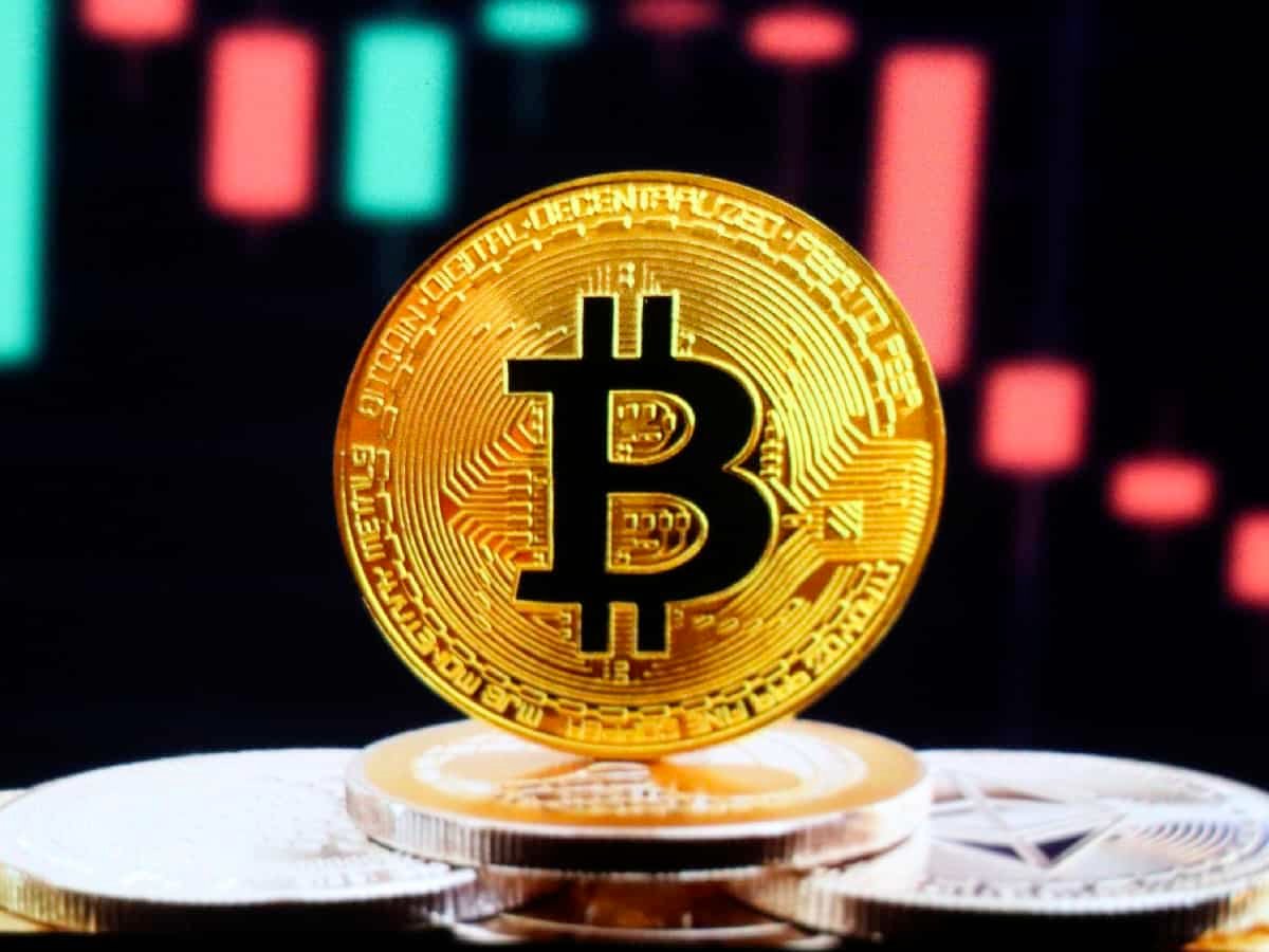 Bitcoin soars past USD 100,000 ahead of possible early action on crypto by Trump