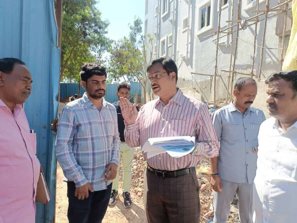 HYDRAA commissioner inspects illegal construction in Khanamet