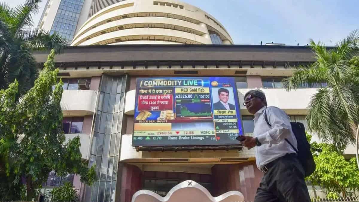 Sensex declines 455 points on foreign fund outflows, trade-related concerns