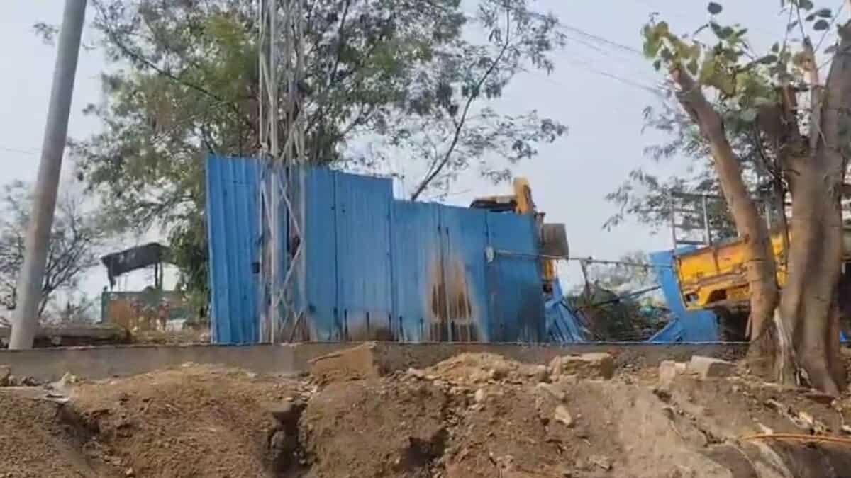 HYDRAA conducts demolition drive in Hydernagar, Miyapur, Puppalguda