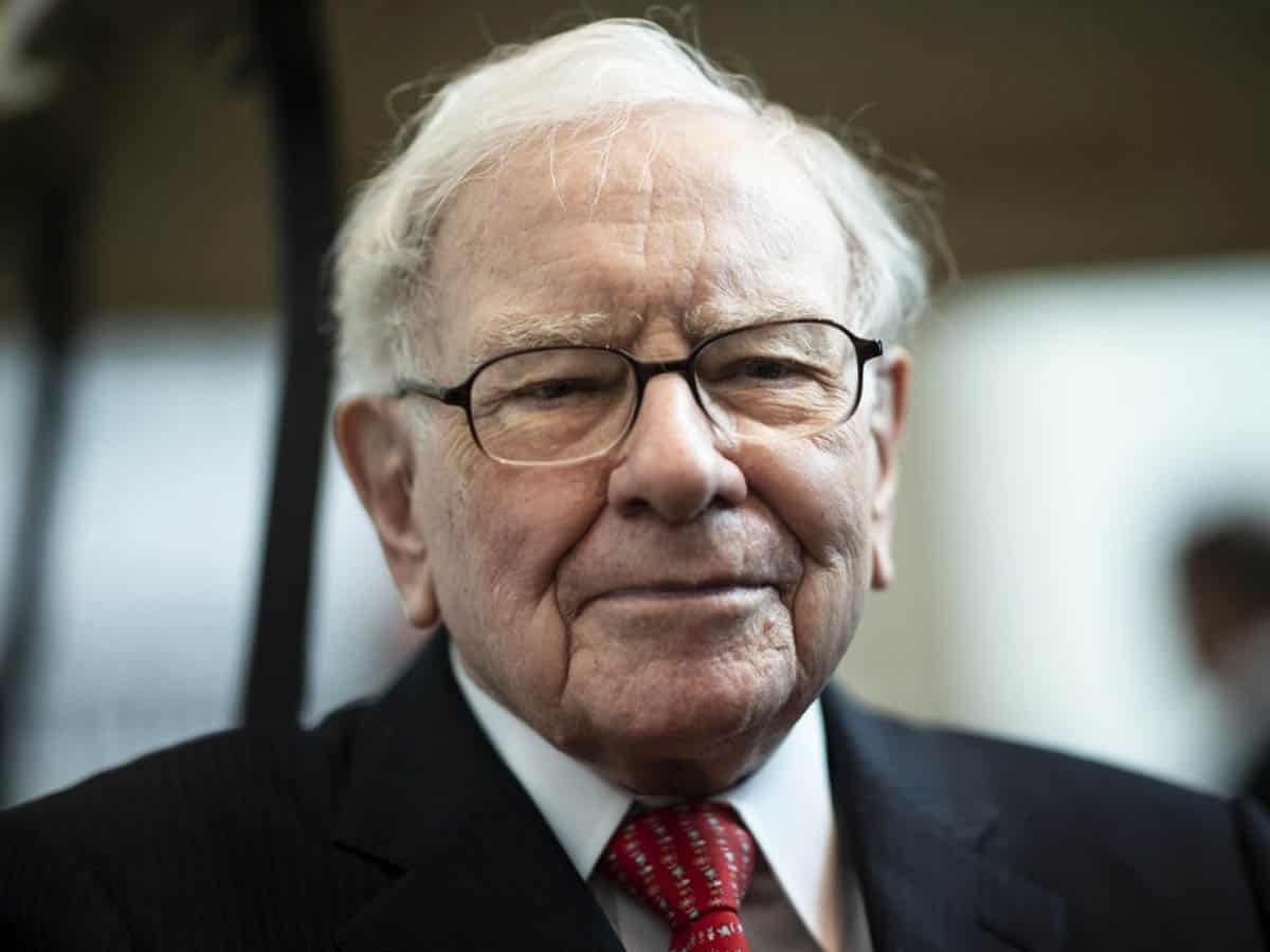 Billionaire Warren Buffett to retire at end of year
