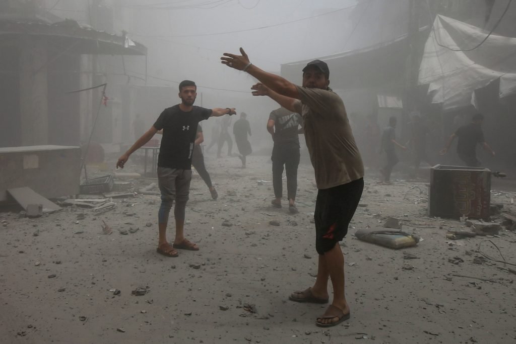 News Wrap: Palestinians killed in Gaza while getting food aid