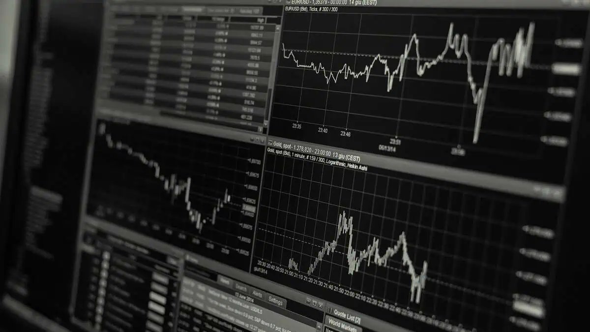 Stock markets stay flat amid highly volatile session