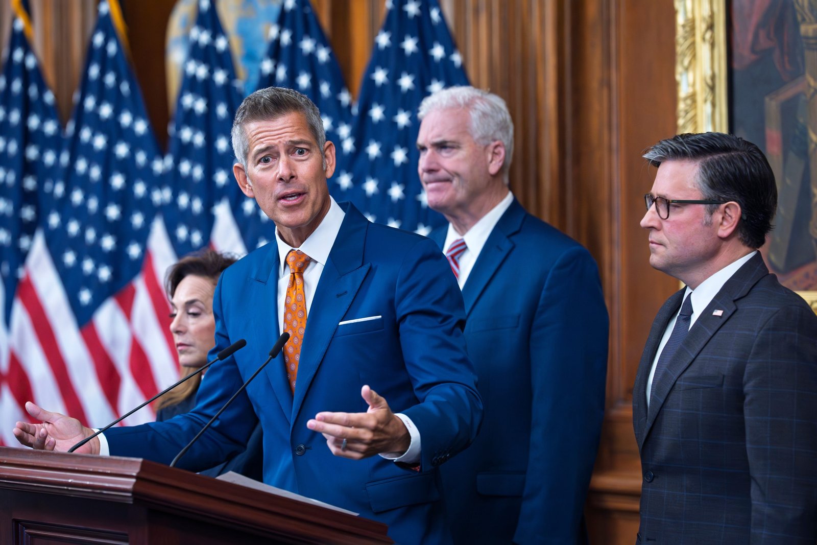 Government shutdown continues to add to stress on air traffic controllers and disrupt flights