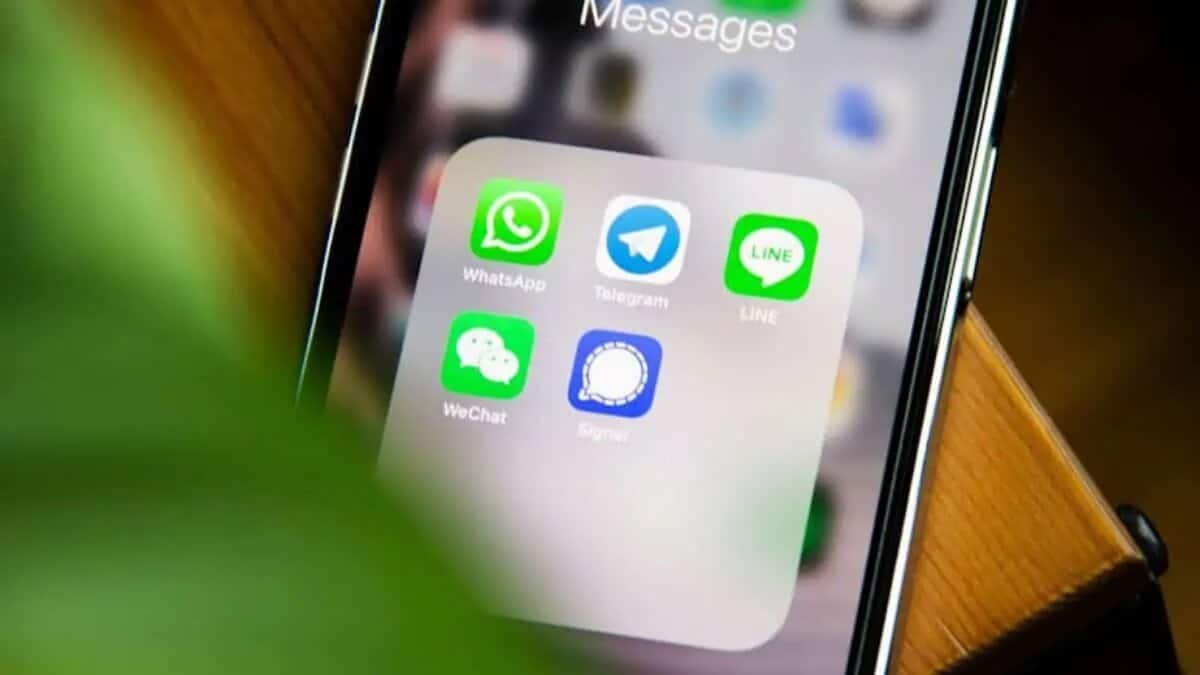 Govt orders WhatsApp, Telegram, other apps to block access without active SIM