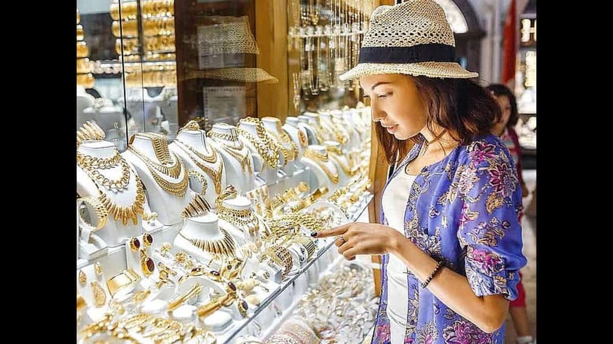 Gold declines Rs 1,700 to Rs 1.35 lakh/10g; snaps 4-day record rally