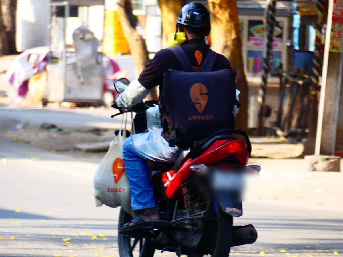Zomato, Swiggy offer increased payout to gig workers amid New Year strike call