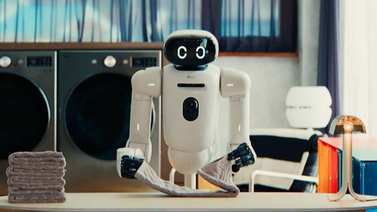 LG Electronics unveils new home robot CLOiD