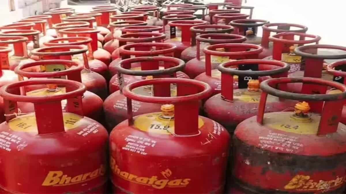 Commerical LPG cylinder rates hiked by Rs 111 from Jan 1