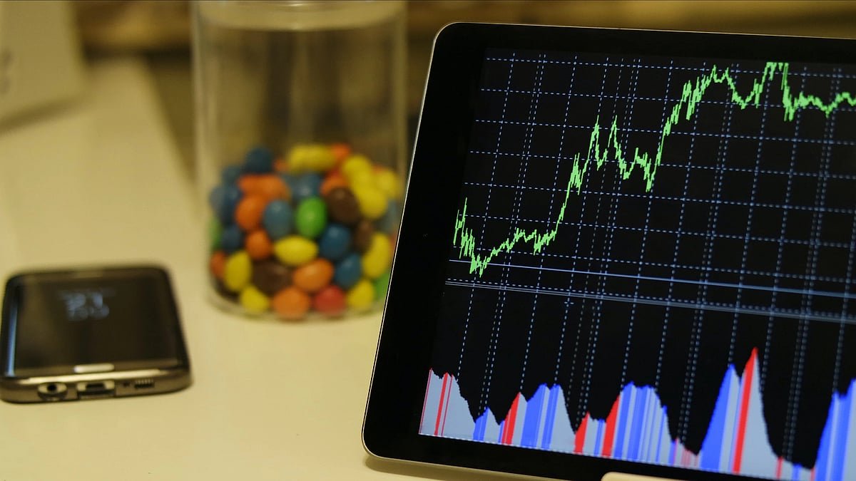 Stock markets decline in early trade dragged by IT firms; RBI policy in focus