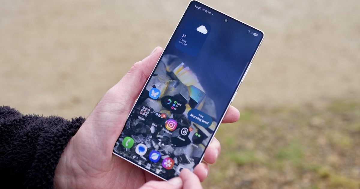 Samsung Galaxy S26 Ultra’s cool privacy display is coming to more phones